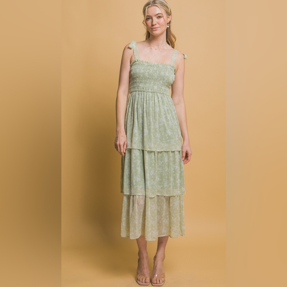 NWT BOUTIQUE_ Tiered midi floral dress women’s